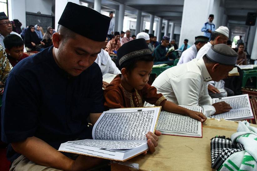 Potret Ratusan Warga Palembang Sehari Membaca Alquran 10 Juz - Bagian 1