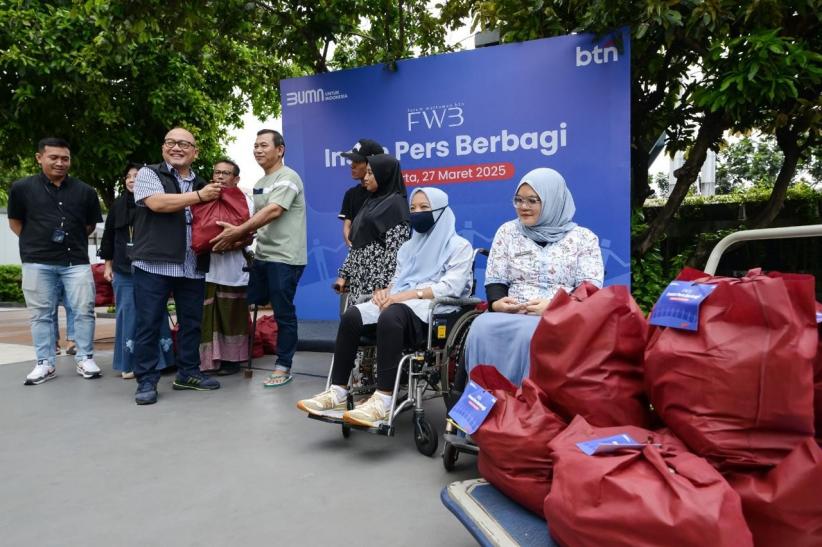 BTN dan Insan Pers Bagikan Ratusan Sembako untuk Masyarakat Membutuhkan - Bagian 1