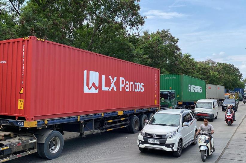 Macet Tanjung Priok Masih Berlanjut - Bagian 3