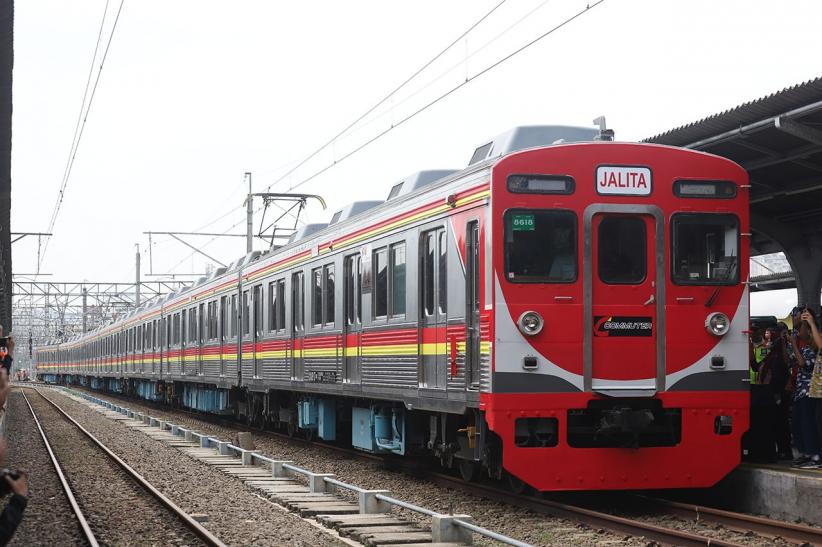 Parade Kereta Commuter dari Masa ke Masa Rayakan Seabad KRL Indonesia - Bagian 4