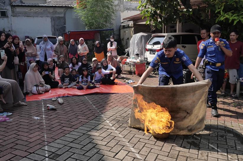 Damkar Depok Edukasi Warga Cinangka: Cegah Ledakan Gas Elpiji 3 Kg! - Bagian 1