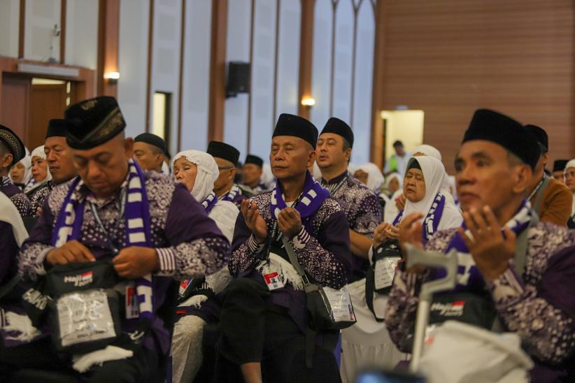 Potret Keberangkatan Kloter Pertama Calon Jemaah Haji 2025 ke Tanah Suci - Bagian 1