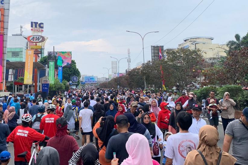 CFD Perdana di Depok, Ribuan Warga Padati Jalan Margonda Raya - Bagian 1