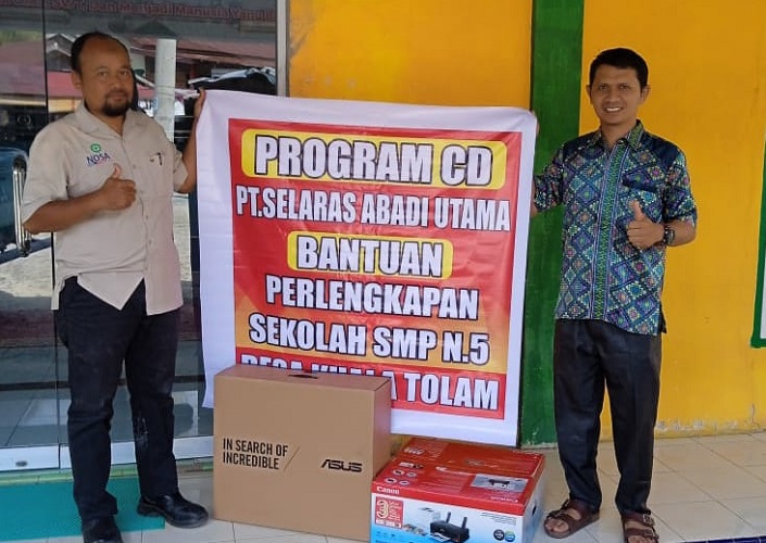 PT Selaras Abadi Utama Beri Bantuan Seperangkat Komputer untuk SMPN 5 Pelalawan