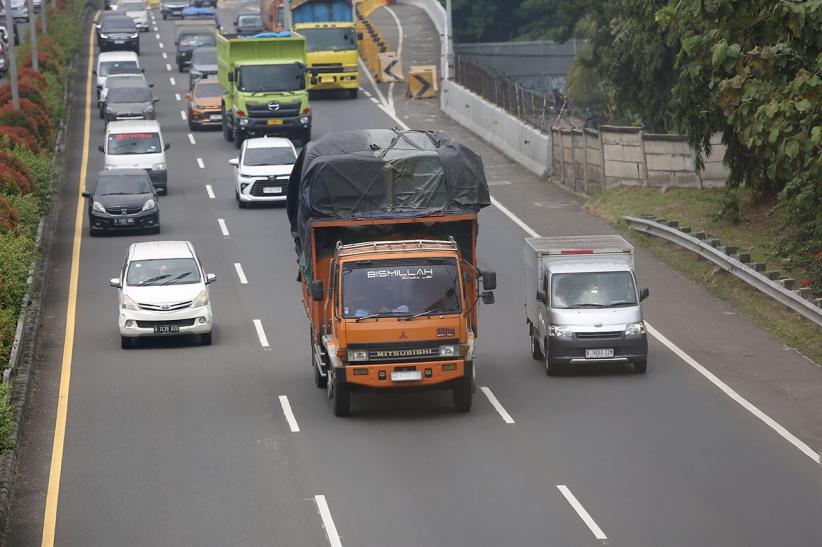 Truk Muatan Berlebih Berseliweran, Pemerintah Canangkan Indonesia Bebas ODOL 2026 - Bagian 1
