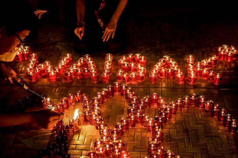 Potret Umat Buddha Nyalakan Pelita Waisak 2025 - Bagian 1
