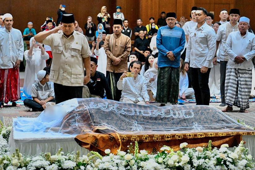 Momen Presiden Prabowo Hormat kepada Jenazah Tokoh Pencak Silat Nasional - Bagian 1