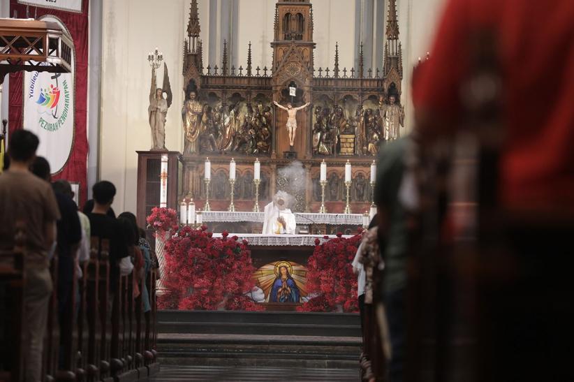 Suasana Ibadah Kenaikan Yesus Kristus di Gereja Katedral - Bagian 3