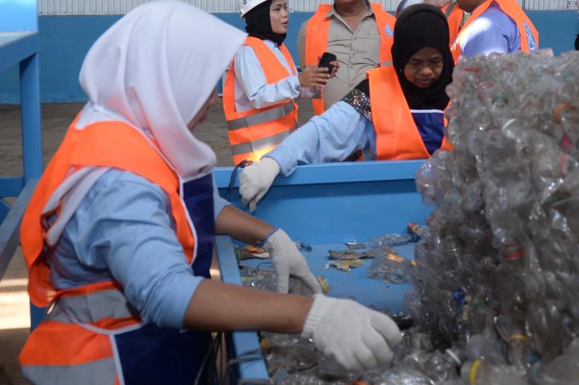 Peresmian Fasilitas Daur Ulang Sampah Plastik PET di Sukabumi - Bagian 1