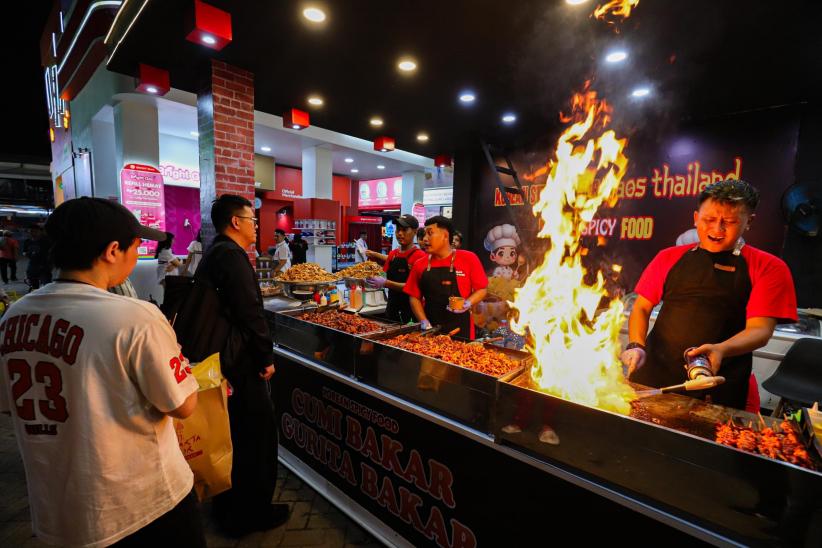 Hari Pertama Jakarta Fair 2025 Dipadati Ribuan Orang - Bagian 2