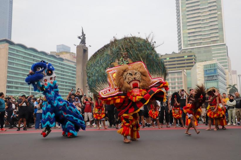 Aksi Reog dan Barongsai Menghibur Pengunjung CFD - Bagian 1