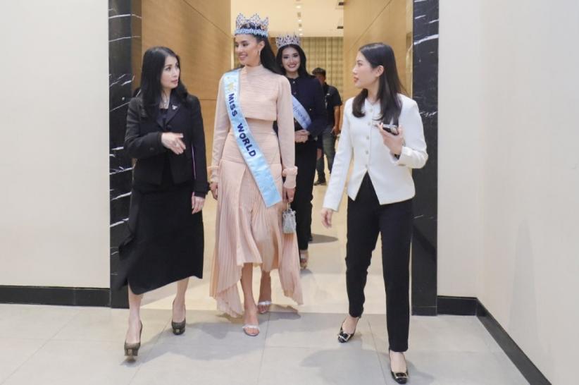 Eksklusif! Momen Miss World 2025 Opal Suchata Kunjungi iNews Tower - Bagian 4