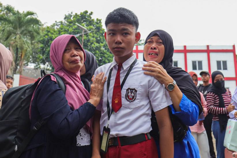Tangis Orang Tua Pecah Melepas Anak Ikuti Sekolah Rakyat - Bagian 1