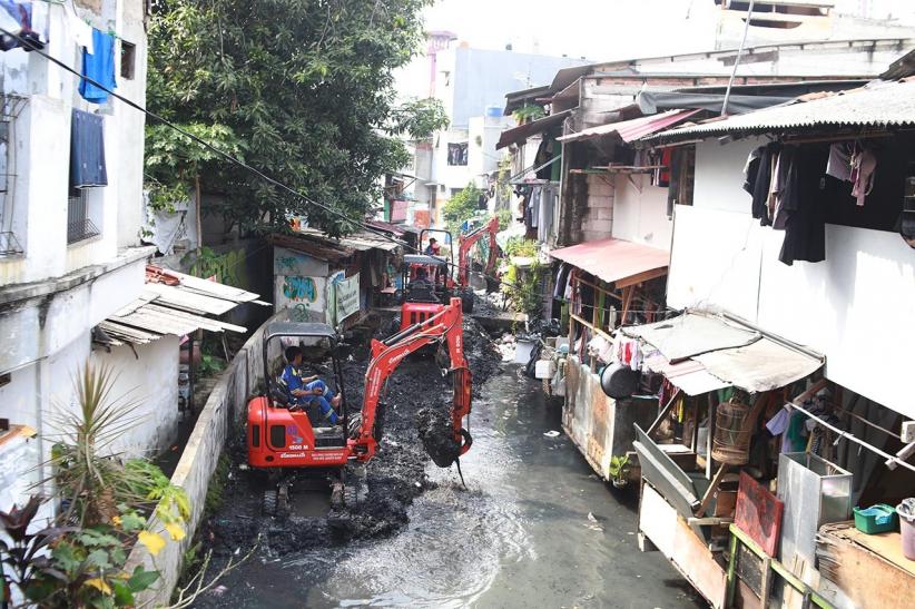Kali Krukut Penuh Lumpur, Alat Berat Diterjunkan untuk Pengerukan - Bagian 2