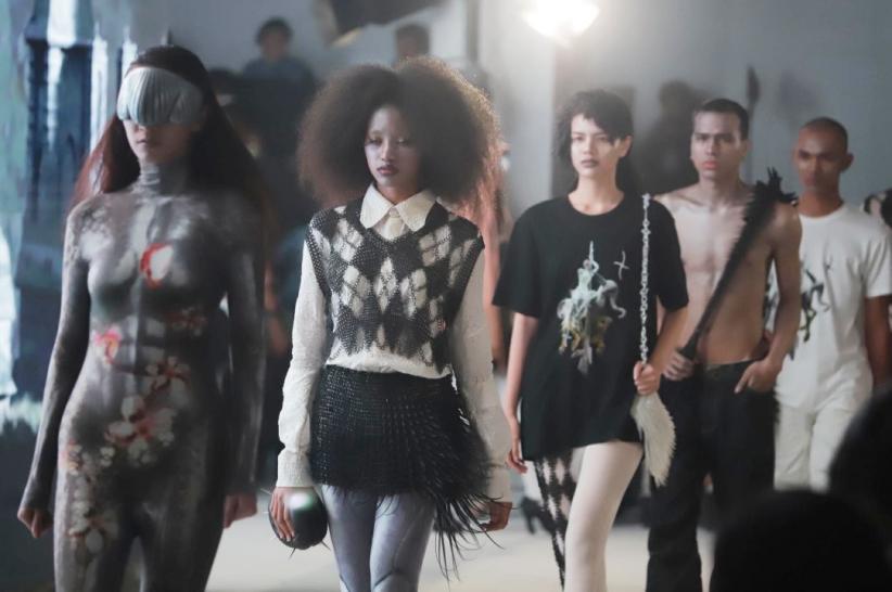 Koleksi Fashion LAKON Indonesia Kolaborasi dengan Desainer Prancis di JF3 - Bagian 8