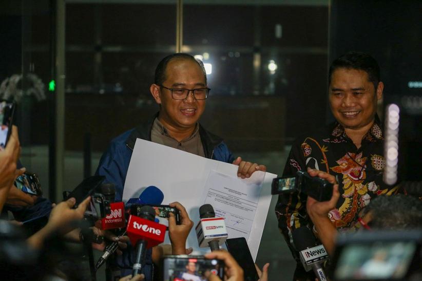 Penampakan Salinan Keppres Amnesti Hasto Kristiyanto Diserahkan ke KPK - Bagian 3