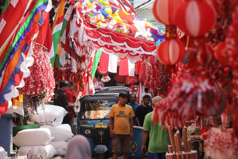 Pernak-Pernik HUT ke-80 RI Mulai Ramai di Pasar Jatinegara - Bagian 2