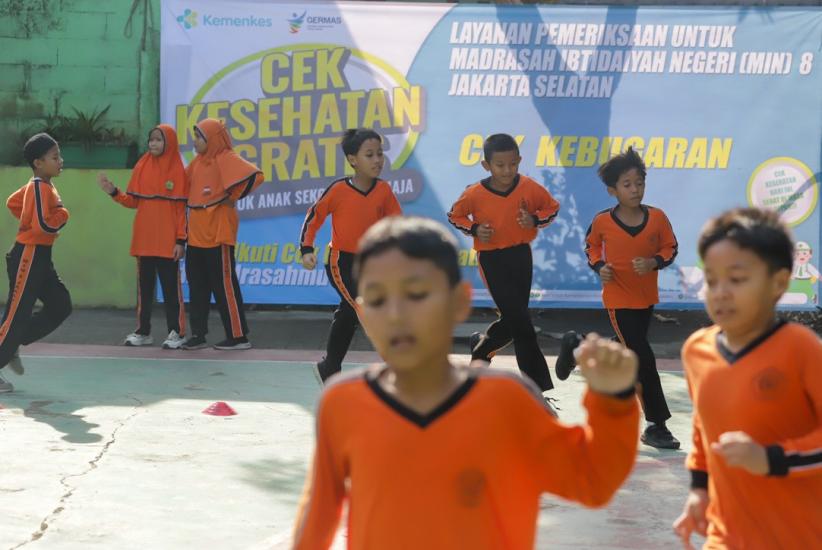 Antusiasme Murid MIN 8 Jaksel Ikuti Program Cek Kesehatan Gratis - Bagian 7