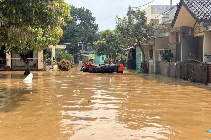 2.000 Warga Villa Pamulang Terdampak Banjir Kiriman dari Bogor  - Bagian 5