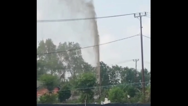Viral Semburan Lumpur 20 Meter di Tulang Bawang Gegerkan Warga
