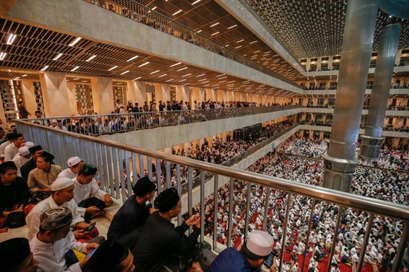 Ribuan Umat Muslim Hadiri Zikir Kebangsaan di Masjid Istiqlal - Bagian 3