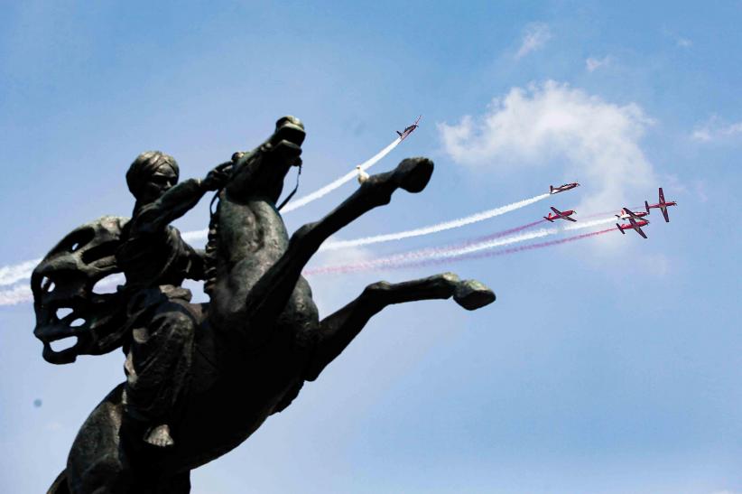 Atraksi Pesawat TNI AU Hiasi Langit Jakarta saat HUT ke-80 Republik Indonesia - Bagian 1