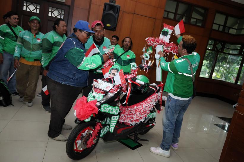 Ribuan Mitra Pengemudi Hias Tumpeng Catat Rekor MURI - Bagian 4