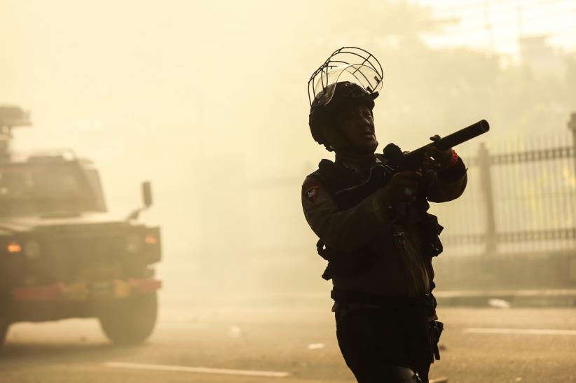 Demonstran Bubarkan DPR Bertahan di Pejompongan - Bagian 5
