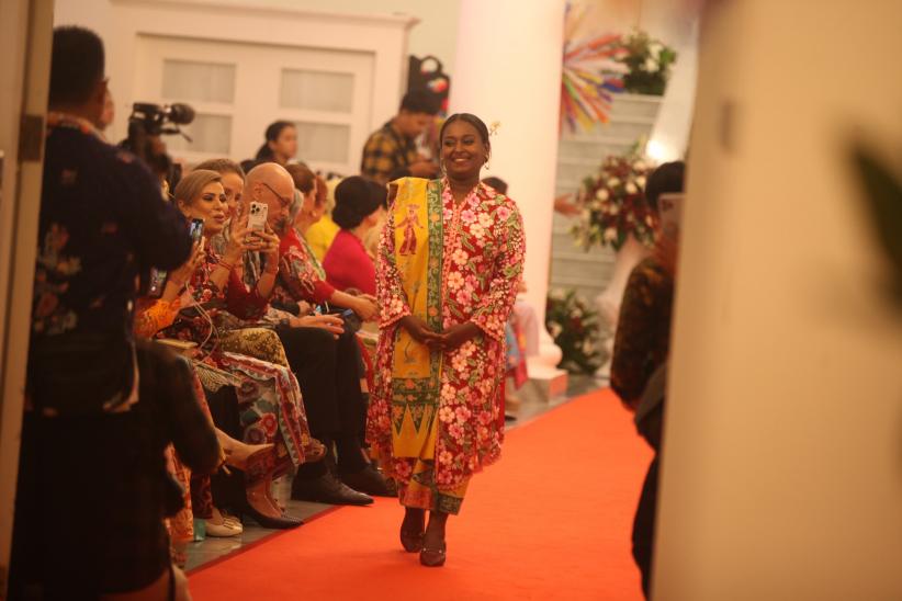 Peragaan Kebaya Betawi Ramaikan Balai Kota Jakarta - Bagian 5