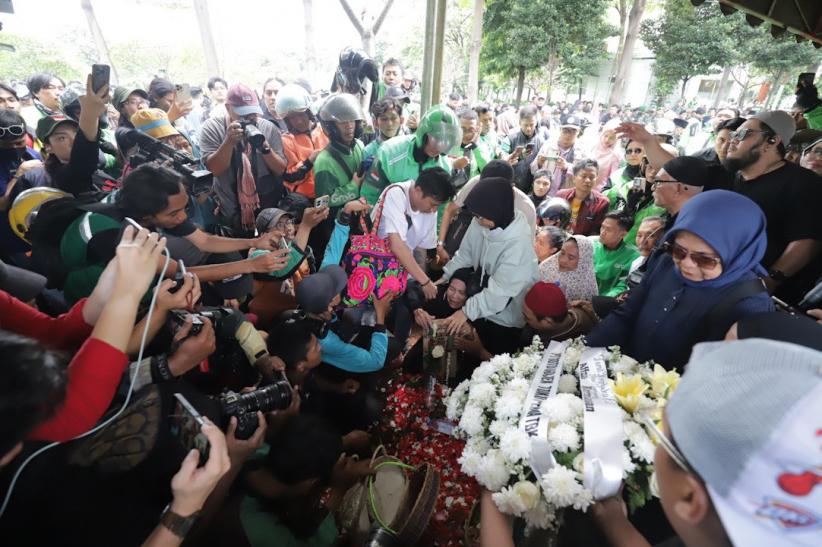 Tangisan Keluarga Affan Kurniawan, Driver Ojol yang Tewas Dilindas Rantis Brimob - Bagian 4