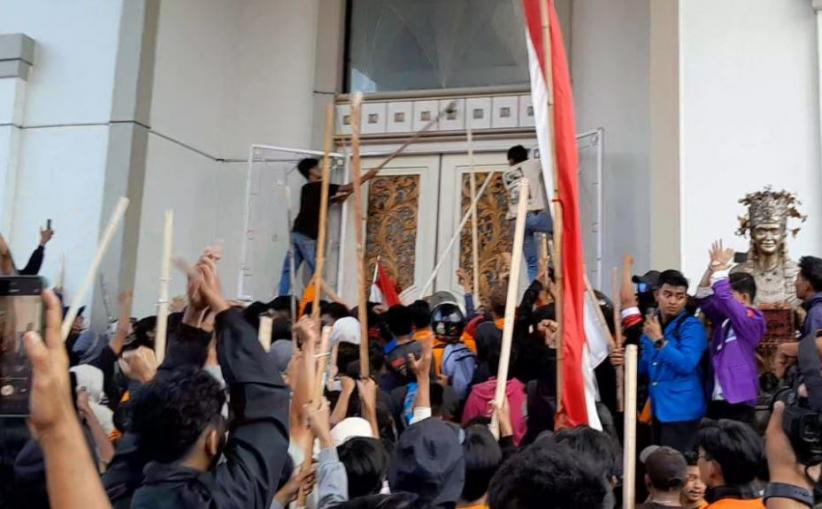 Demo Rusuh di DPRD Jambi, Polisi Tangkap 17 Remaja