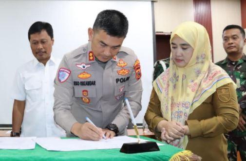 Deklarasi Kota Damai, Forkopimda dan Warga Cirebon Kompak Tolak Anarkisme