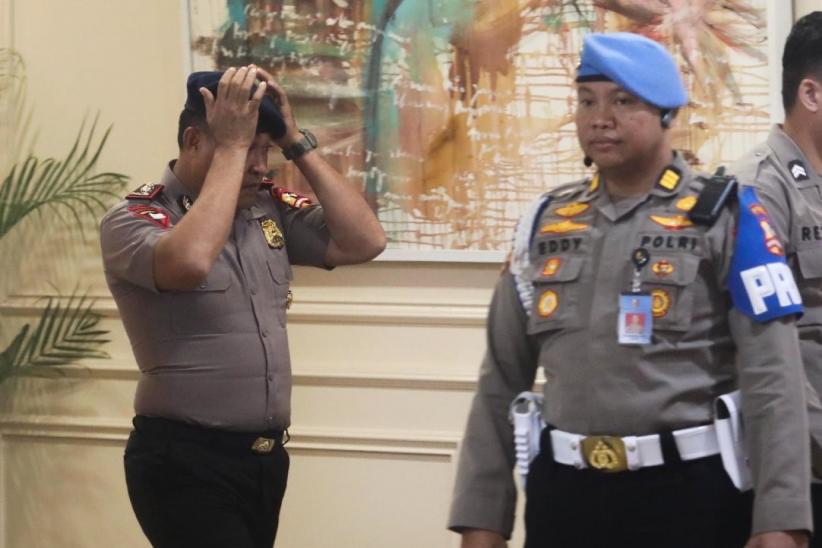 Momen Komandan Brimob Hadiri Sidang Etik - Bagian 1