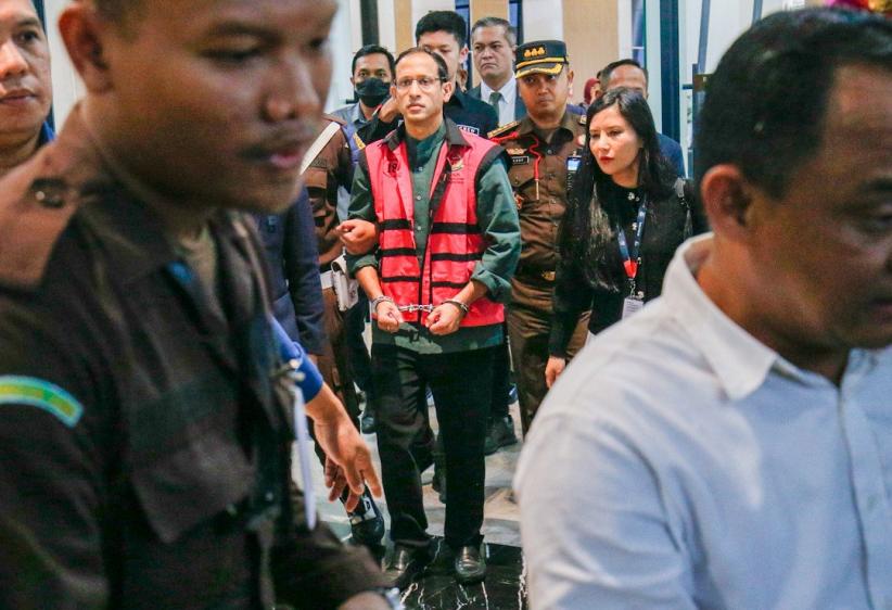 Tampang Nadiem Makarim Pakai Rompi Tahanan Kejagung - Bagian 1