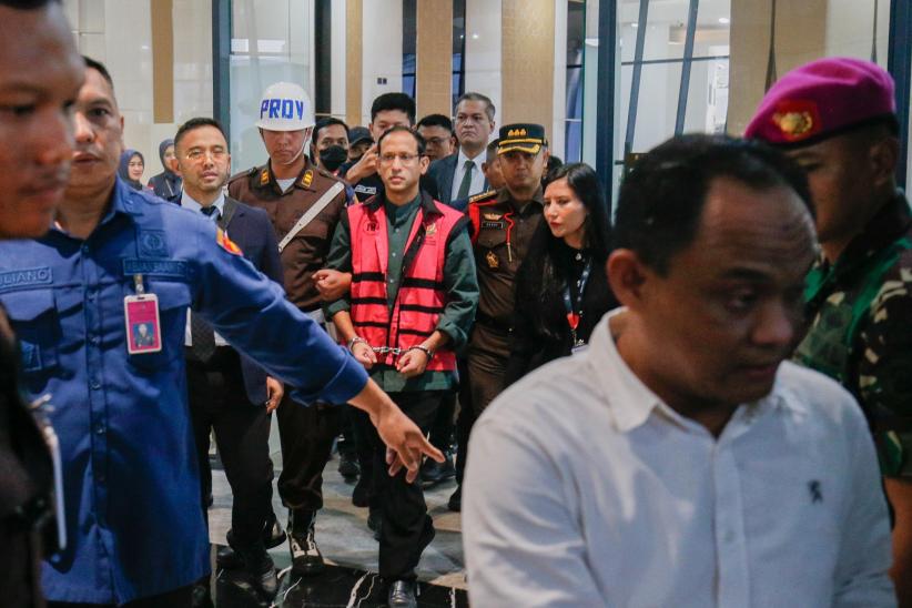 Tampang Nadiem Makarim Pakai Rompi Tahanan Kejagung - Bagian 2
