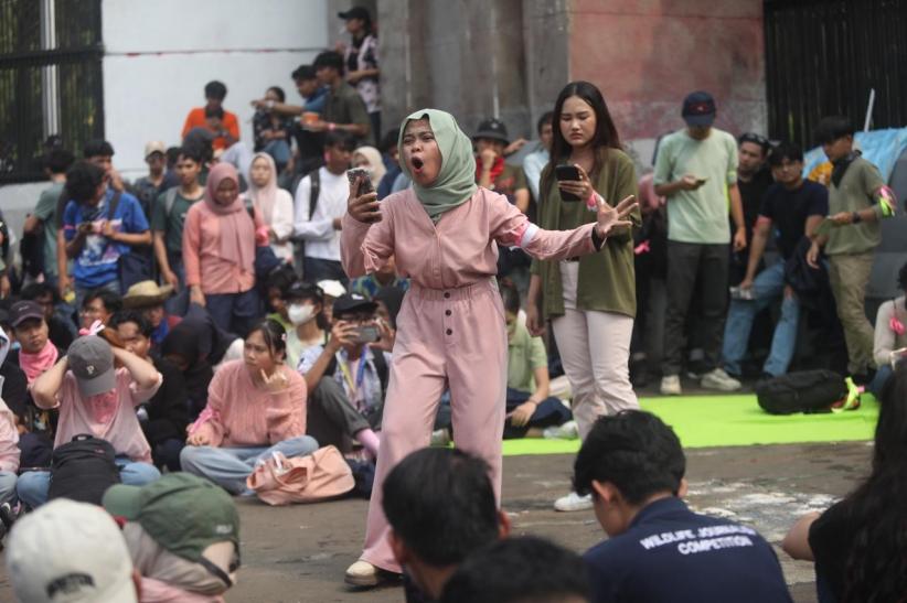 Mahasiswa Piknik di Depan DPR, Tagih 17+8 Tuntutan Rakyat - Bagian 1