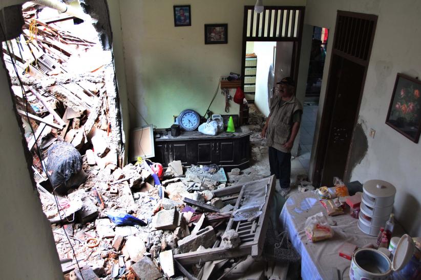 Ledakan di Pondok Cabe Hancurkan Belasan Rumah Warga - Bagian 1