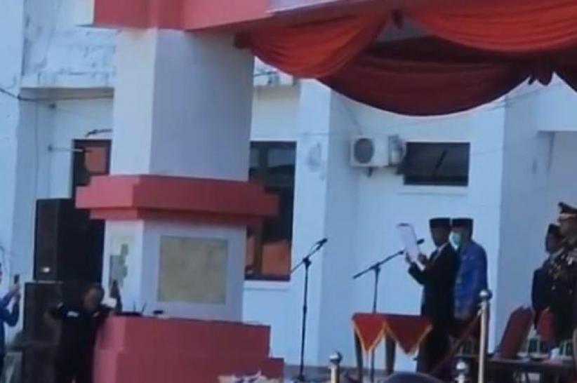 Viral Wakil Ketua DPRD Pasangkayu Gagap hingga Didikte Baca UUD 1945, Peserta Upacara Melongo