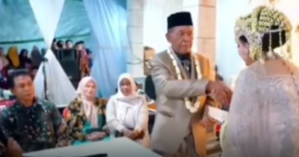 Diisukan Kabur, Kakek Nikahi Gadis Pacitan Mahar Rp3 Miliar Ternyata Lagi Bulan Madu