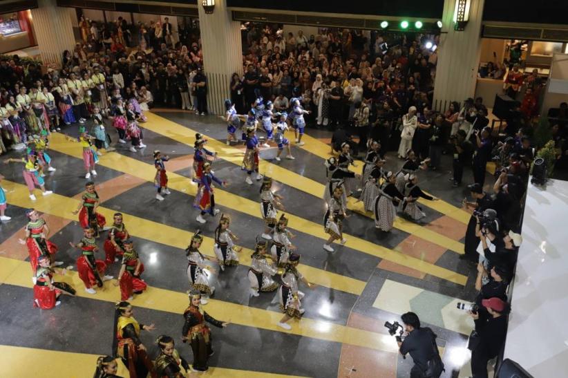 Ribuan Peserta Bergerak Bersama dalam Indonesia Menari 2025 - Bagian 5