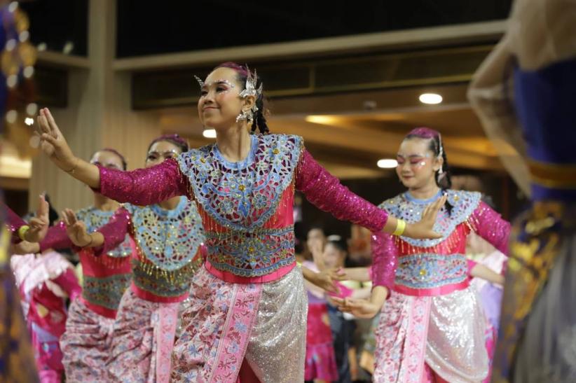 Ribuan Peserta Bergerak Bersama dalam Indonesia Menari 2025 - Bagian 3