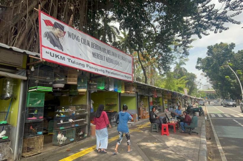 Dapat SP3, Pedagang Pasar Barito Masih Bertahan - Bagian 2