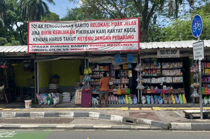 Dapat SP3, Pedagang Pasar Barito Masih Bertahan - Bagian 1