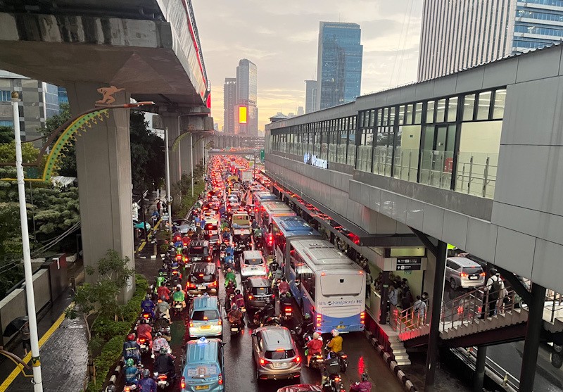 Penampakan Jalanan Jakarta Macet Parah dari Sore hingga Malam Ini - Bagian 2