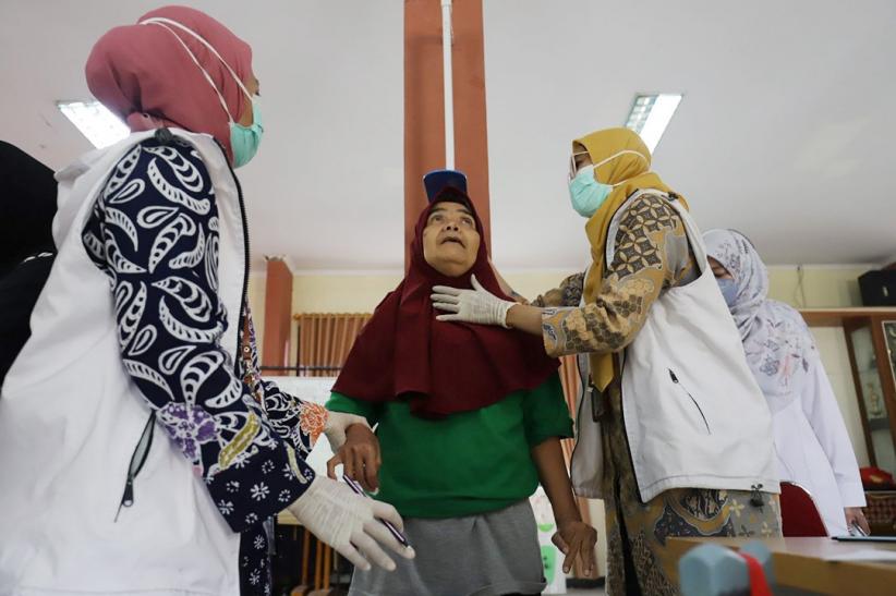 Potret Lansia Ikuti Cek Kesehatan Gratis - Bagian 1