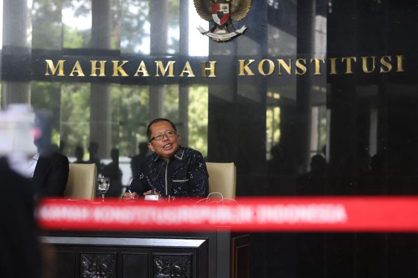Hakim MK Arsul Sani Pamer Ijazah Asli Setelah Dituduh Palsu - Bagian 6