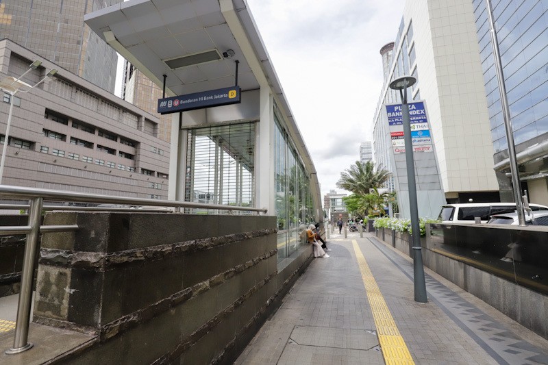 MRT Jakarta Hentikan Operasional Imbas Pohon Tumbang - Bagian 5