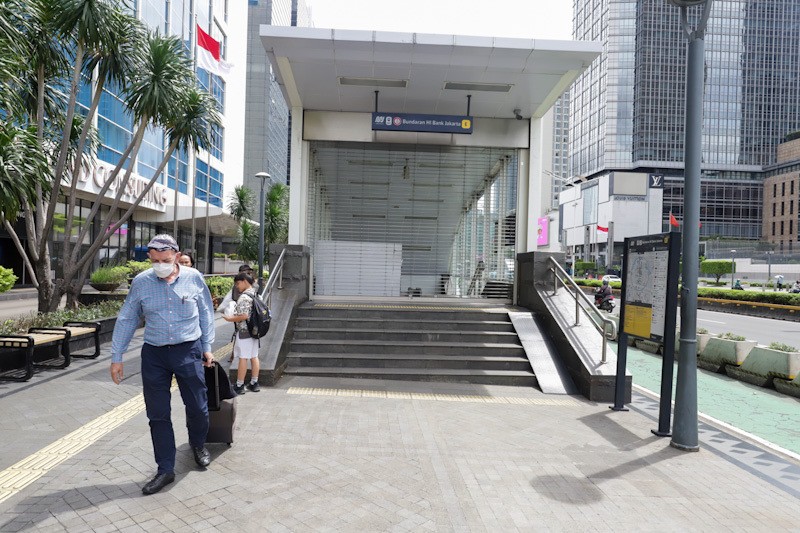 MRT Jakarta Hentikan Operasional Imbas Pohon Tumbang - Bagian 2