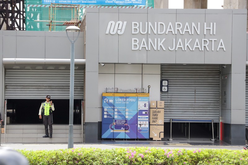 MRT Jakarta Hentikan Operasional Imbas Pohon Tumbang - Bagian 1