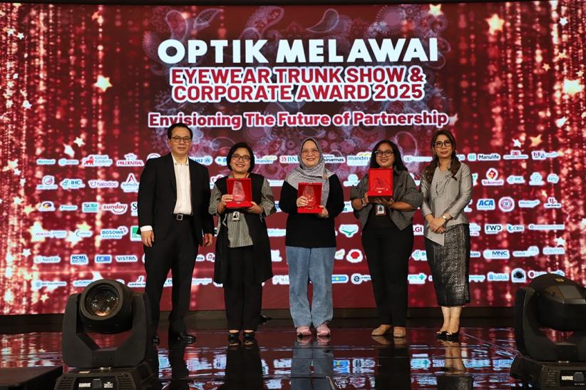 Bawa Lagu Nostalgia, Penampilan Katon Bagaskara Menghibur di Eyewear Trunk Show - Bagian 5